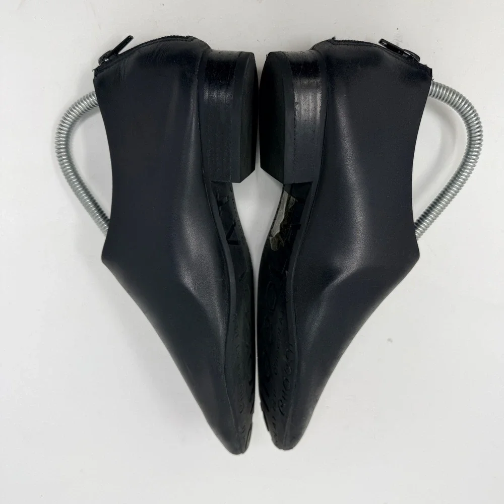 Chocolat Blu Emily Black Leather Pointed Toe Rear Zip Flats Womens 7.5 Fits 7